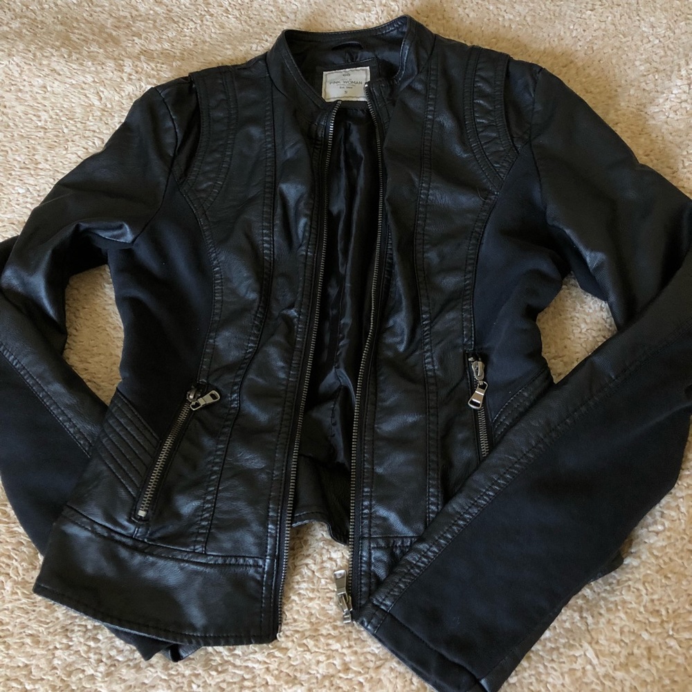 Fake leather jacket from pink woman
